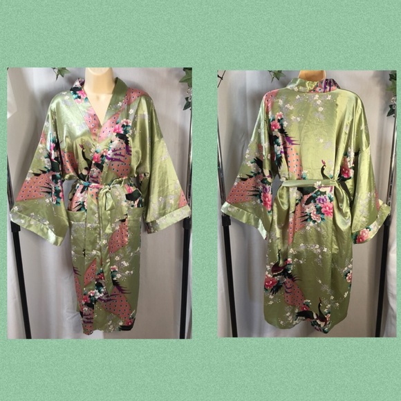 100% silk robe kimono in pistachio  with a floral/peacock print. - Picture 7 of 7